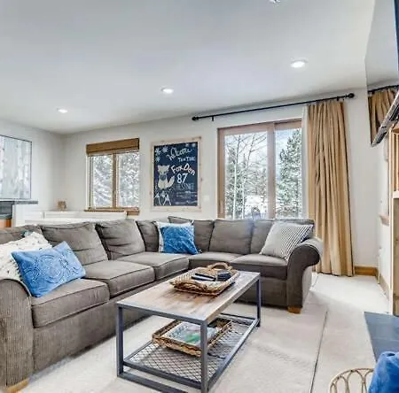 Private Hot Tub, Mountainscape Chalet! Family Paradise! Home